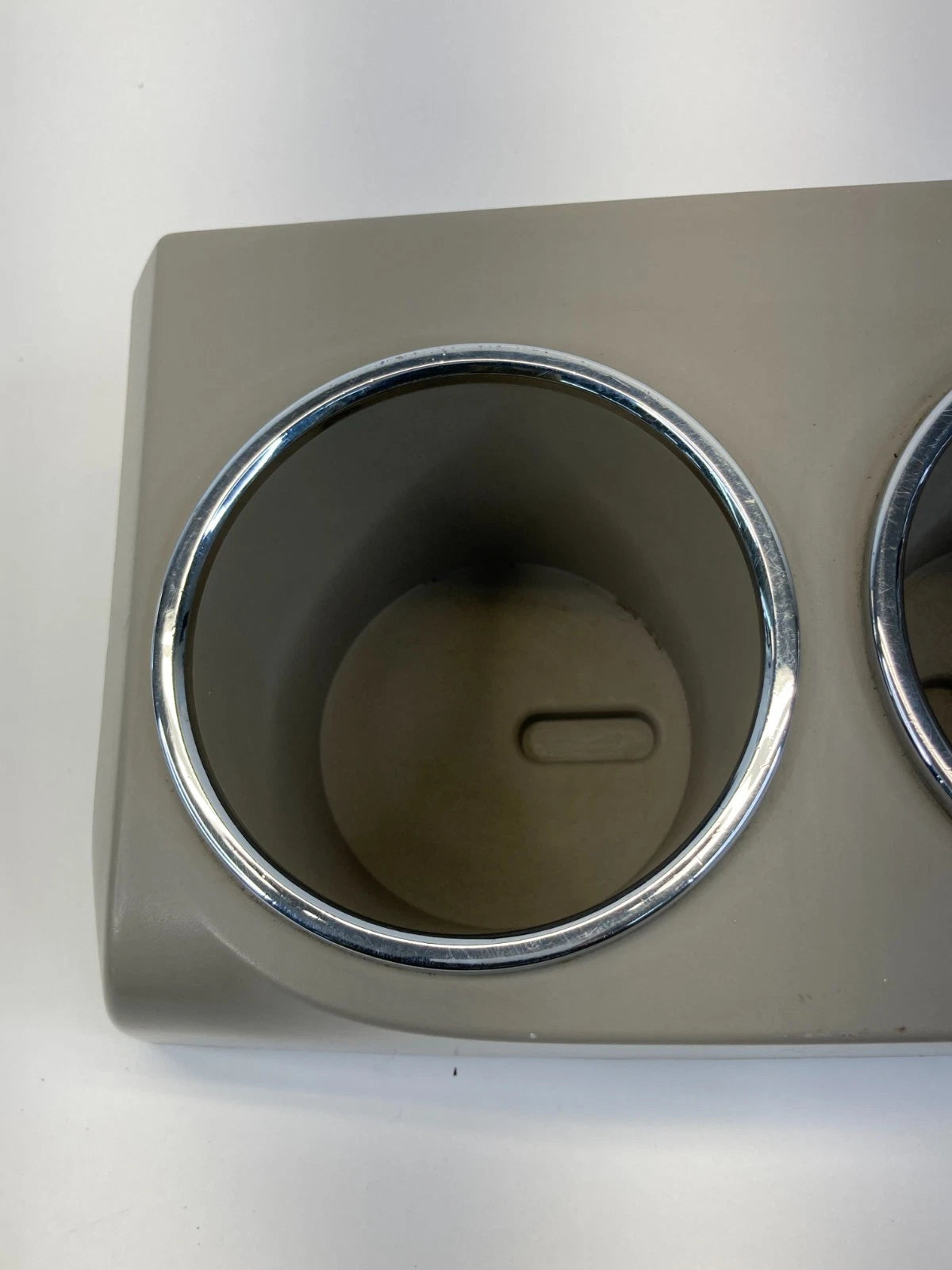 07 08 09 10 11 12 13 14 FORD EXPEDITION REAR CENTER CONSOLE CUP HOLDER ASSEMBLY