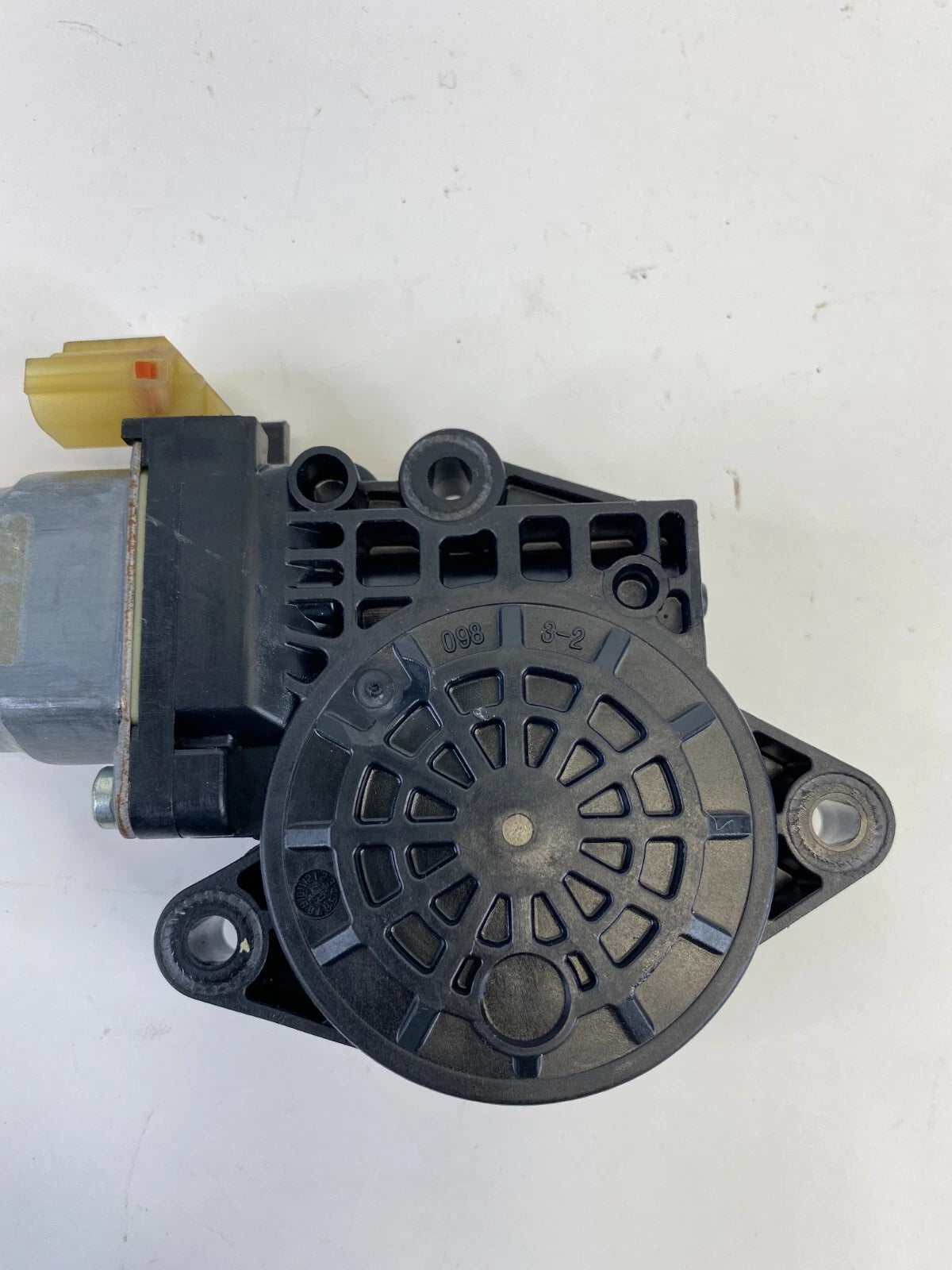 2005-2009 HYUNDAI TUCSON FRONT RIGHT SIDE DOOR POWER WINDOW MOTOR 3130034192 OEM