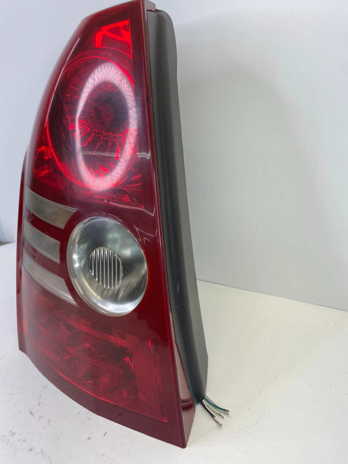 2008-2010 CHRYSLER 300 REAR LEFT DRIVER TAILLIGHT TAIL LAMP ASSY CS286-B000L OEM