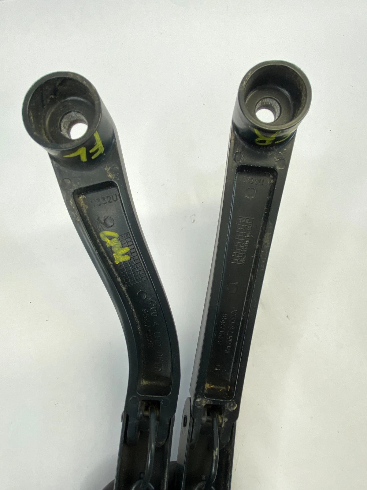 2011-2016 CHEVROLET CRUZE FRONT LEFT AND RIGHT WIPER ARM PAIR SET OEM