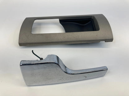 03-06 LINCOLN NAVIGATOR REAR LEFT SIDE INNER DOOR HANDLE W/ BEZEL 2L7X7827579AFW