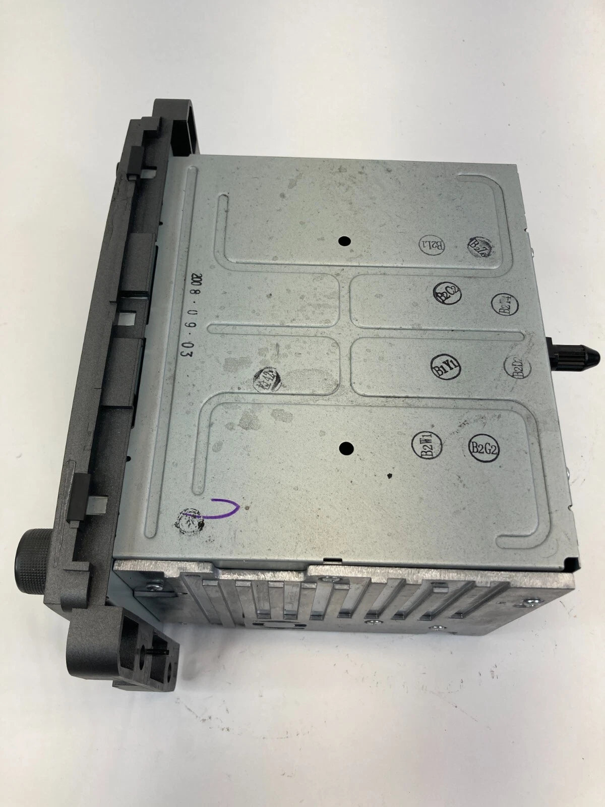 2009 09 SATURN VUE RADIO AM/FM STEREO MP3 CD PLAYER RECEIVER UNIT 20790696 OEM