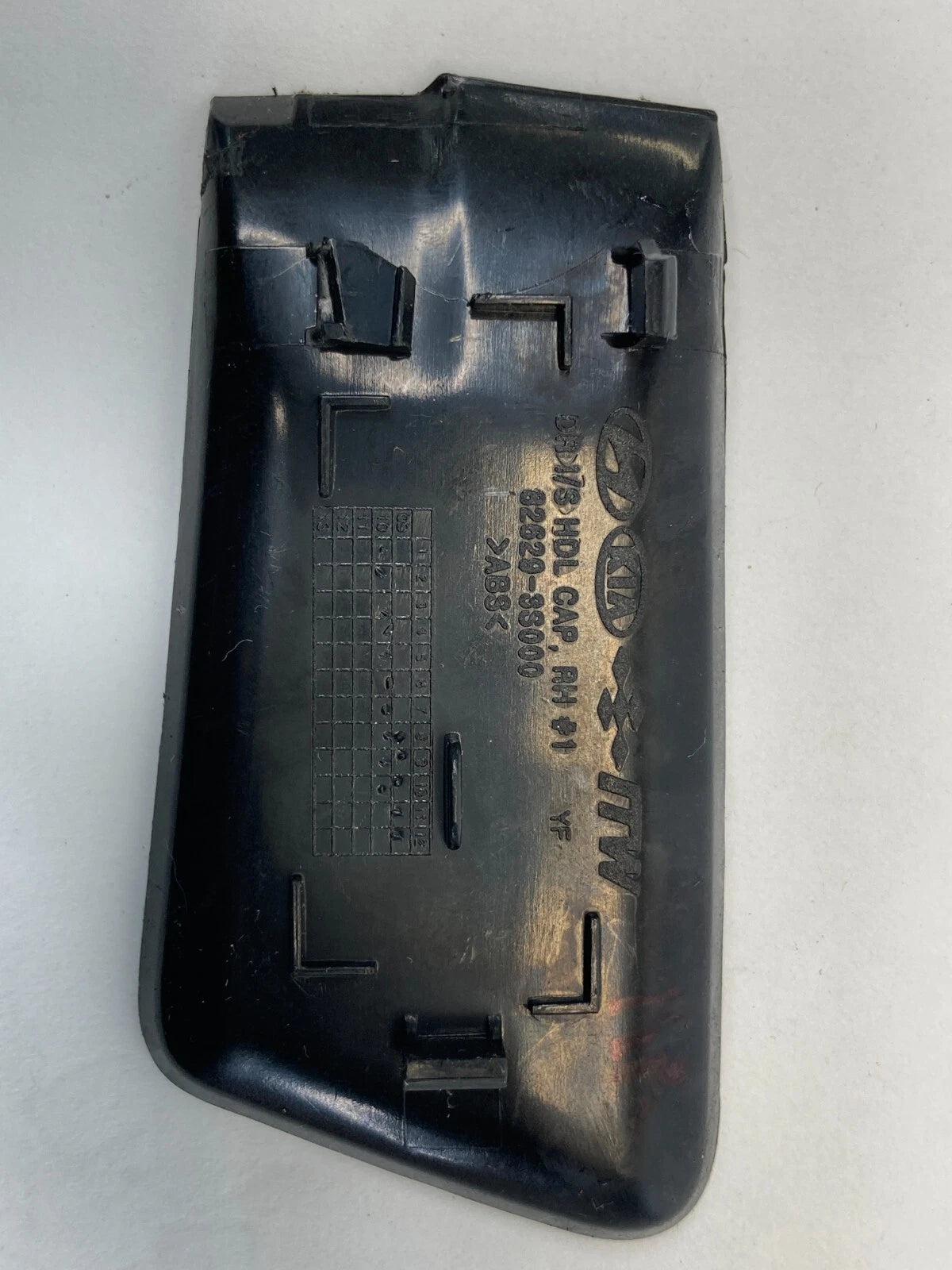 2011-2014 HYUNDAI SONATA INNER REAR RIGHT SIDE DOOR HANDLE SCREW CAP 82629-3S000