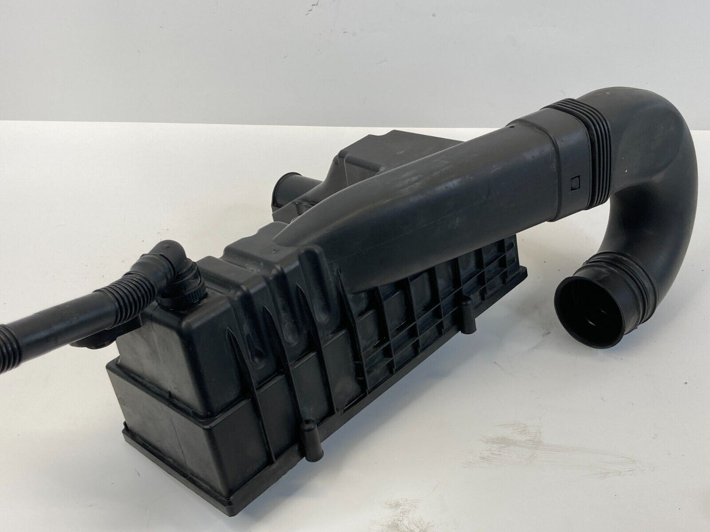 2014-2017 VW Volkswagen Passat 1.8L Engine Air Cleaner Intake Box Lower Cover