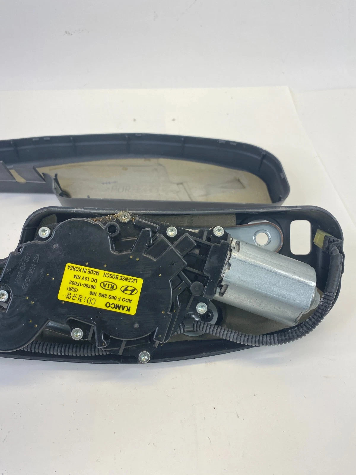 05-10 KIA SPORTAGE REAR WINDSHIELD WIPER MOTOR ASSEMBLY W/ COVER 987001F002 OEM