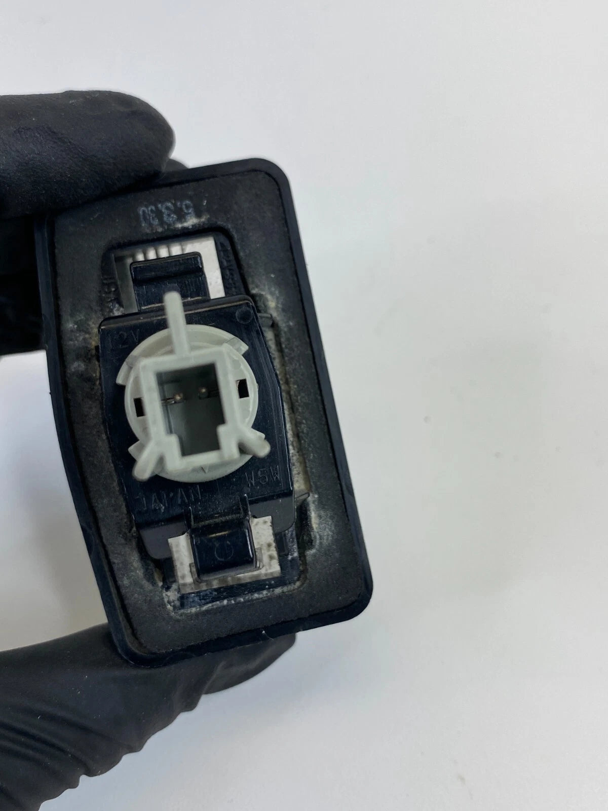 2006-2010 INFINITI M35 M45 REAR TRUNK LICENSE PLATE LIGHT LAMP E11000435 OEM