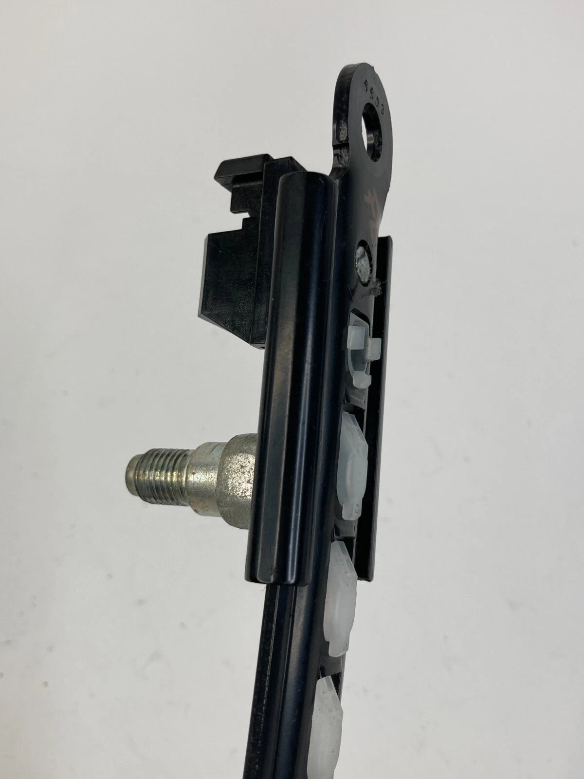 2004-2009 TOYOTA PRIUS FRONT LEFT SIDE SEAT BELT HEIGHT ADJUSTER D526001