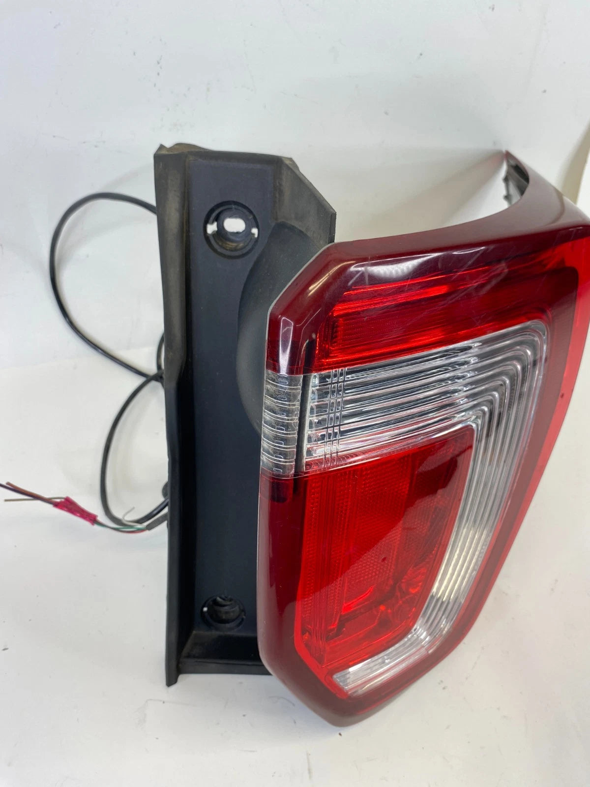 2016-2019 FORD INTERCEPTOR UTILITY REAR RIGHT SIDE TAILLIGHT TAIL LAMP OEM