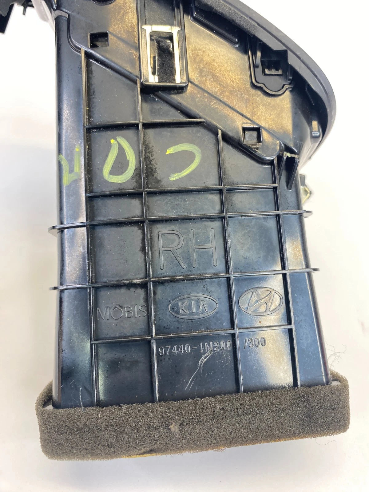 2010-2013 KIA FORTE DASH CENTER RIGHT PASSENGER A/C AIR VENT GRILLE OUTLET OEM