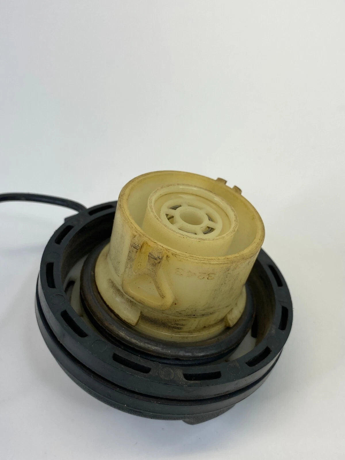 2004 2005 CHEVROLET AVALANCHE 4-DR 5.3L 16V FUEL SYSTEM TANK FILLER CAP ASSY