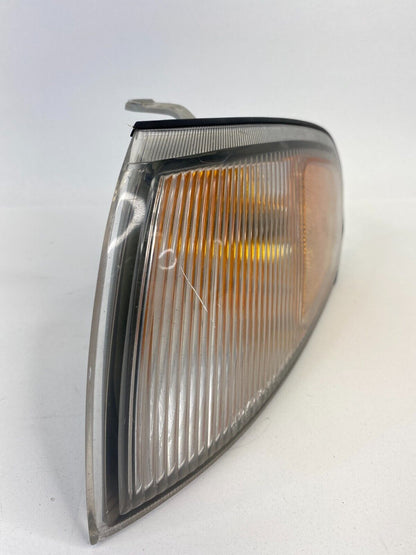 1995 1996 Toyota Camry Front Left Driver Side Parking Signal Light Lamp Assembly