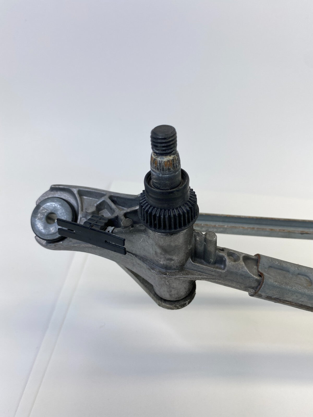 2006 06 BMW 330xi Front Windshield Wiper Motor w/ Linkage 697826301 OEM