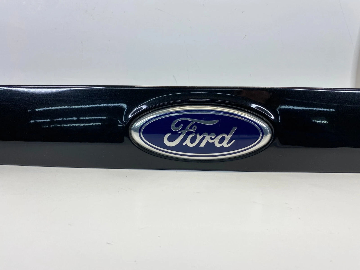 2012-2014 FORD FOCUS SEDAN TRUNK DECK LID PANEL FINISH MOLDING BM51-F43404-A OEM