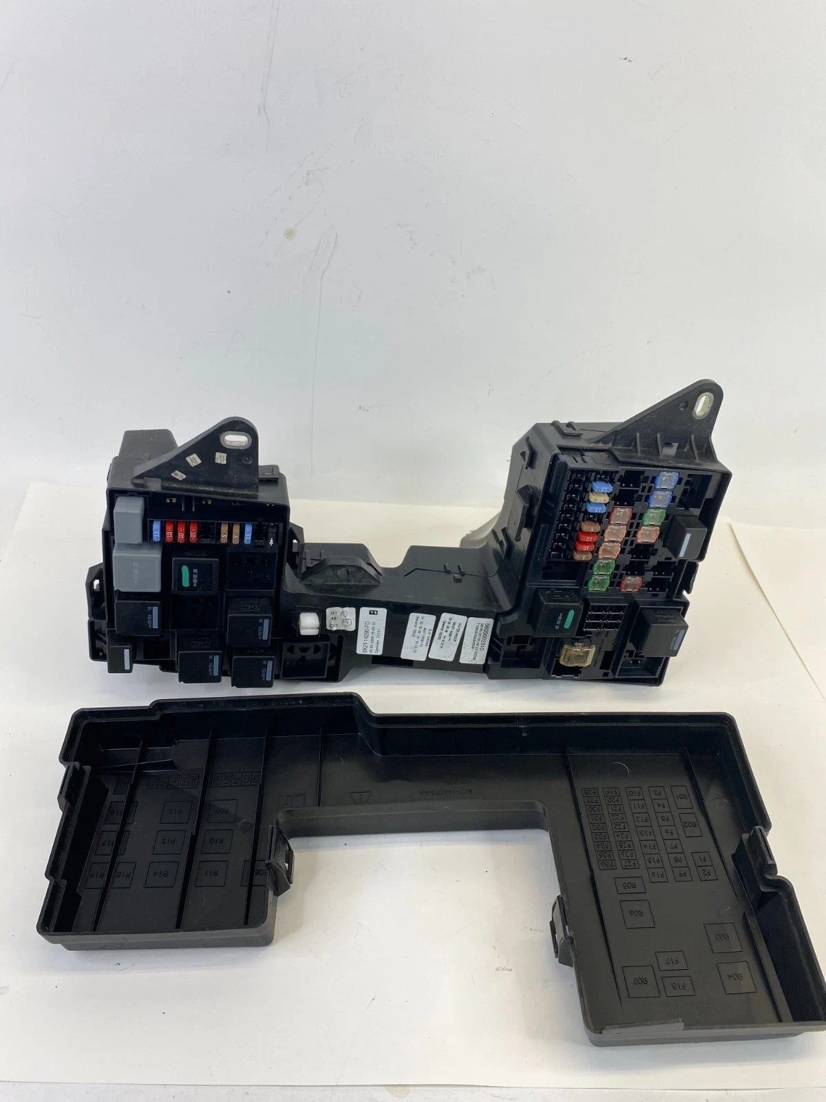 2009 JAGUAR XF 4.2L ENGINE COMPARTMENT FUSEBOX FUSE BOX RELAY 8X2T-14290-FD OEM