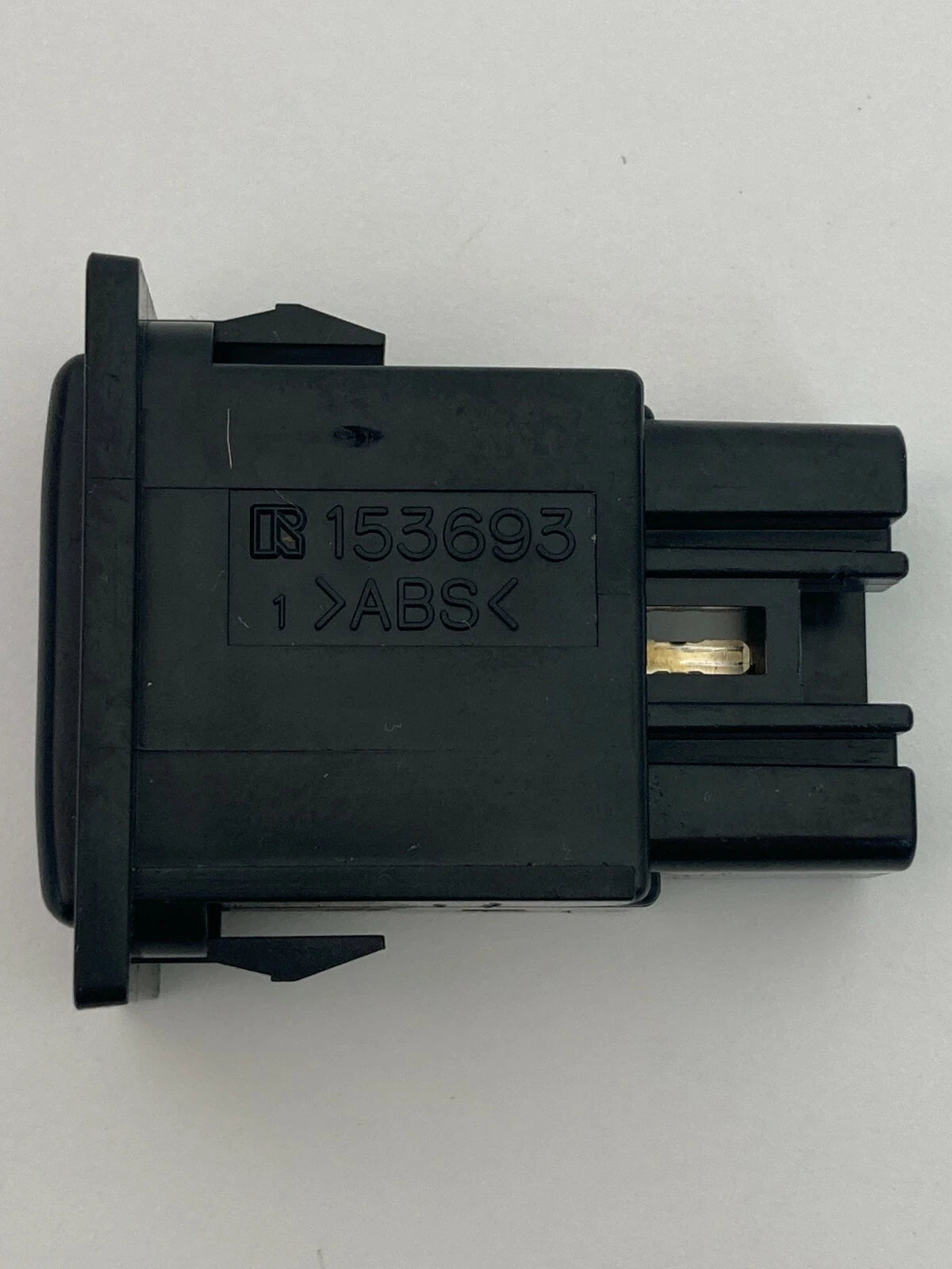 2003-2008 TOYOTA MATRIX REAR TRUNK LID RELEASE OPEN GLASS SWITCH BUTTON 153693