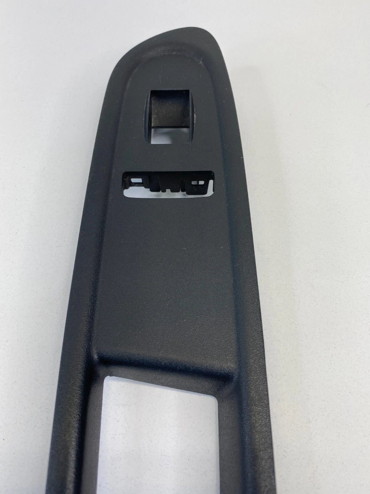 2009-2012 CHEVROLET TRAVERSE FRONT RIGHT SIDE WINDOW SWITCH BEZEL TRIM ONLY OEM