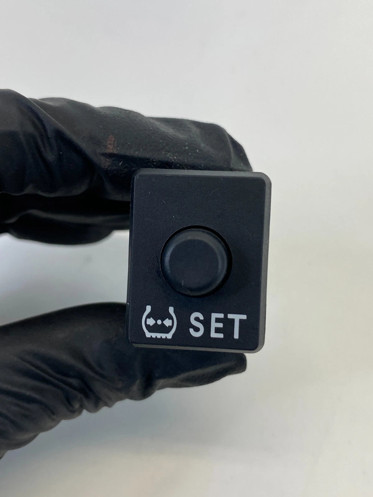 05-18 TOYOTA TACOMA 04-20 SIENNA SET TIRE PRESSURE RESET BUTTON SWITCH 15A644