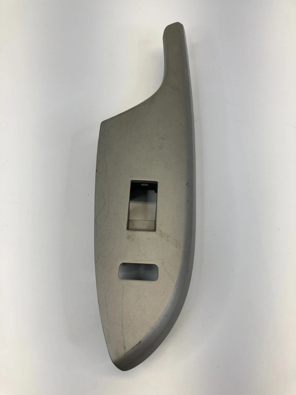 2009-2013 TOYOTA COROLLA FRONT RIGHT SIDE DOOR WINDOW SWITCH BEZEL 74231-02720