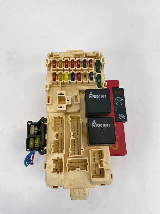 2000-2005 MITSUBISHI ECLIPSE CONVERTIBLE COUPE INTERIOR CABIN FUSE BOX MR490278
