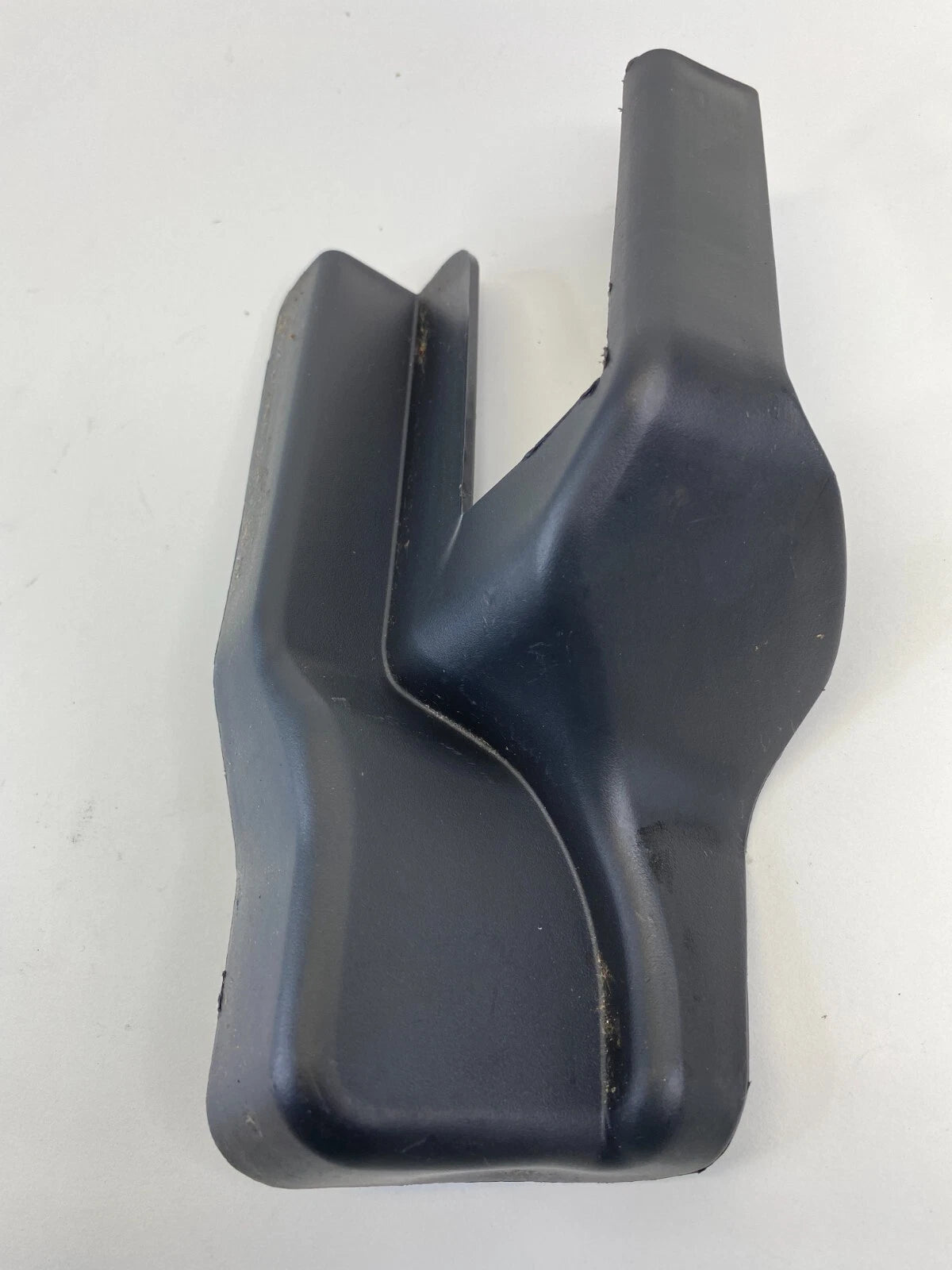 06-12 FORD FUSION REAR RIGHT SEAT FORWARD OUTER FOOT COVER BEZEL 6E53-54130A02