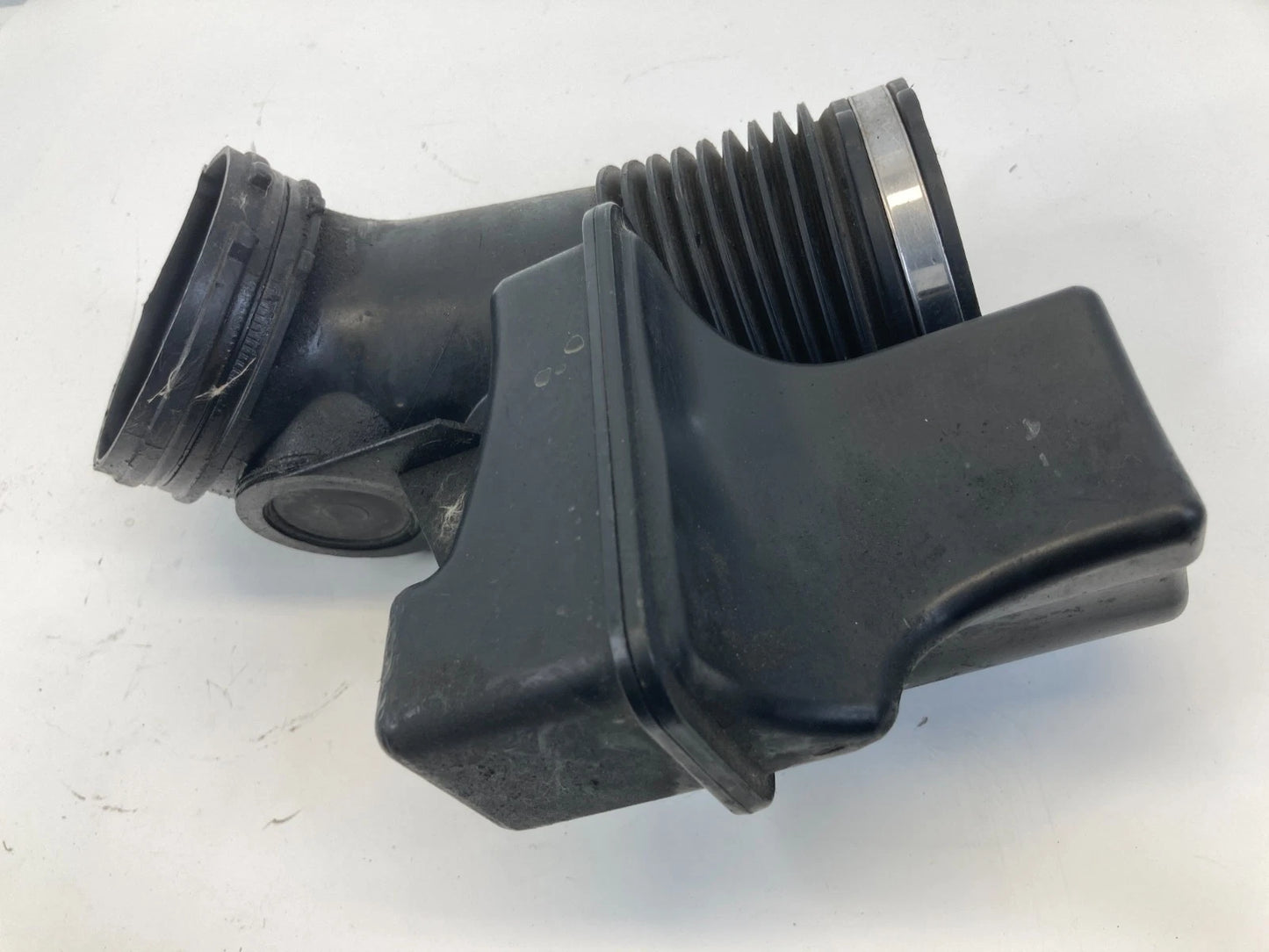 2007 2008 BMW 328XI 07-13 328I AIR INTAKE HOSE TUBE DUCT PIPE BOOT 13717536004