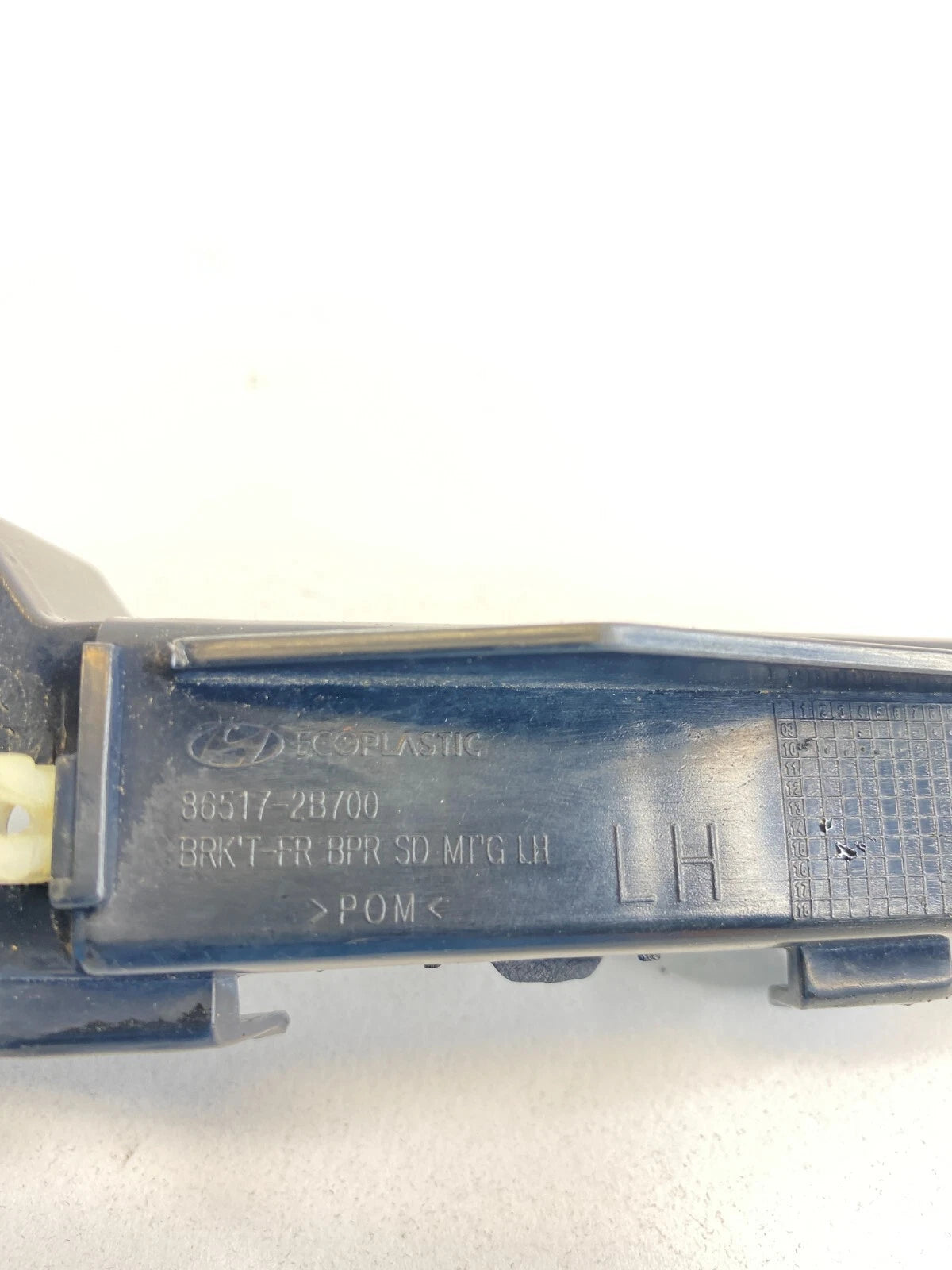 2010-2012 HYUNDAI SANTA FE FRONT LEFT DRIVER BUMPER BRACKET MOUNT 86517-2B700