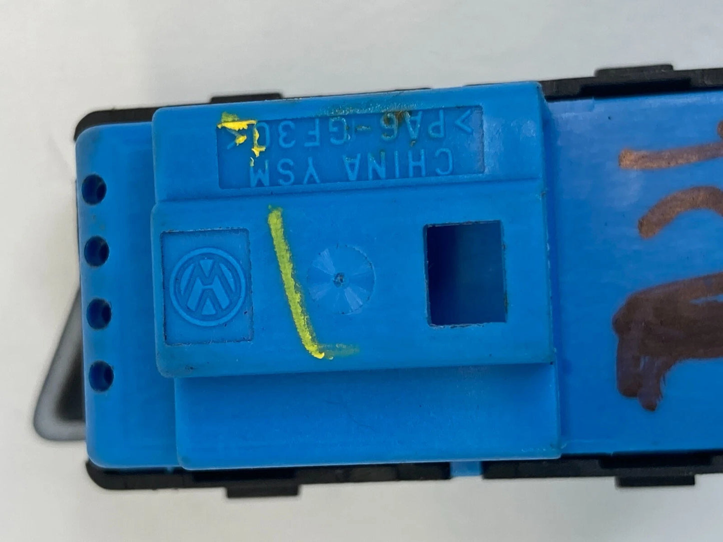 2012-2015 VW VOLKSWAGEN PASSAT REAR LEFT SIDE DOOR LOCK SWITCH 561962135 OEM