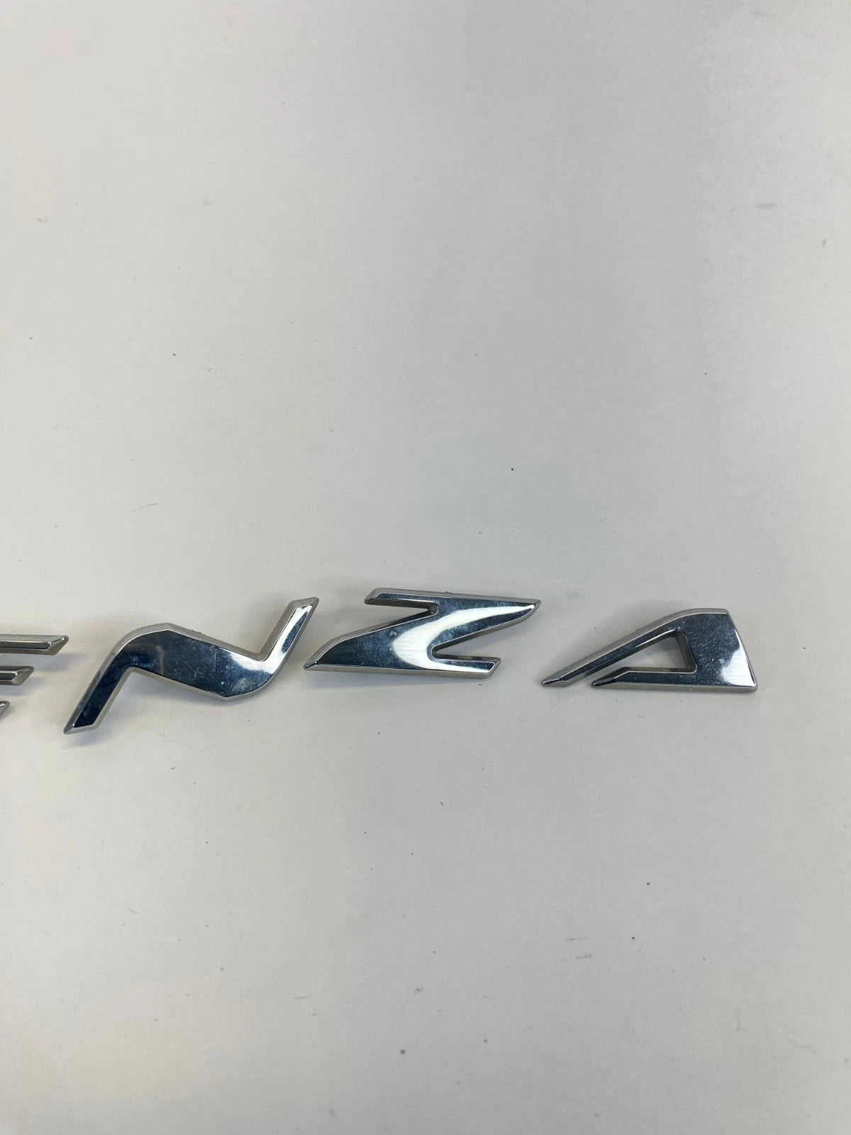 2009-2015 TOYOTA VENZA REAR LIFTGATE HATCH EMBLEM CENTER NAMEPLATE OEM FACTORY