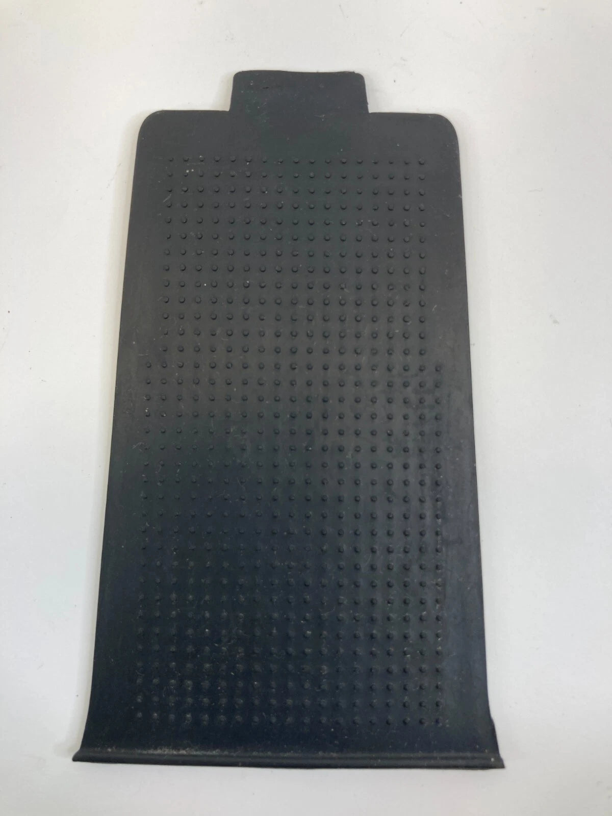 2003-2006 CHEVROLET AVALANCHE 1500 FRONT DASH CONSOLE STORAGE RUBBER MAT INSERT