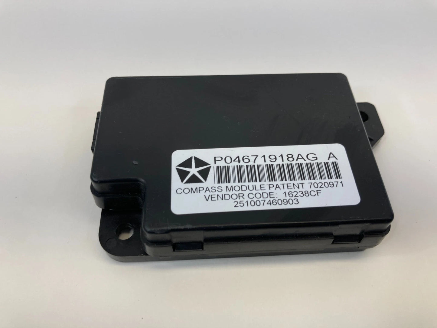 2011-2013 JEEP LIBERTY 3.7L COMPASS & TEMPERATURE CONTROL MODULE P04671918AG