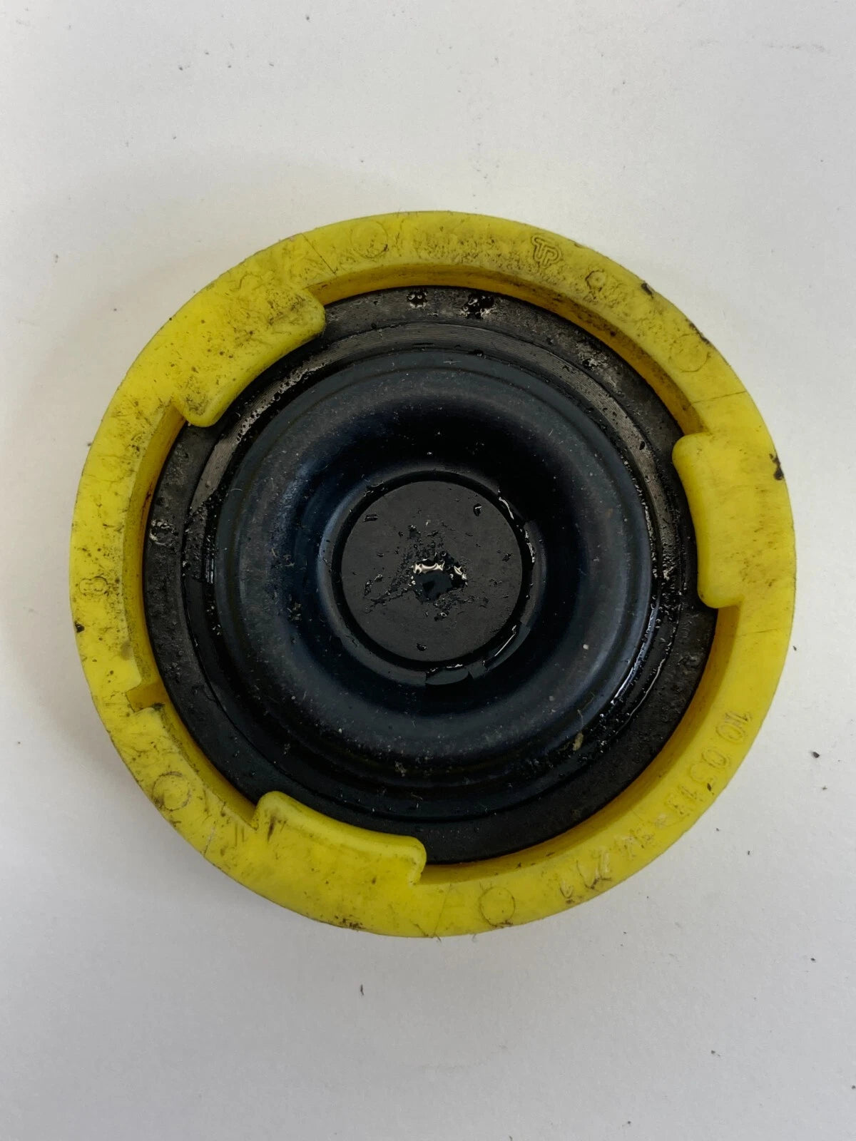 2005-2008 CHRYSLER 300 BRAKE MASTER CYLINDER RESERVOIR FLUID CAP COVER OEM
