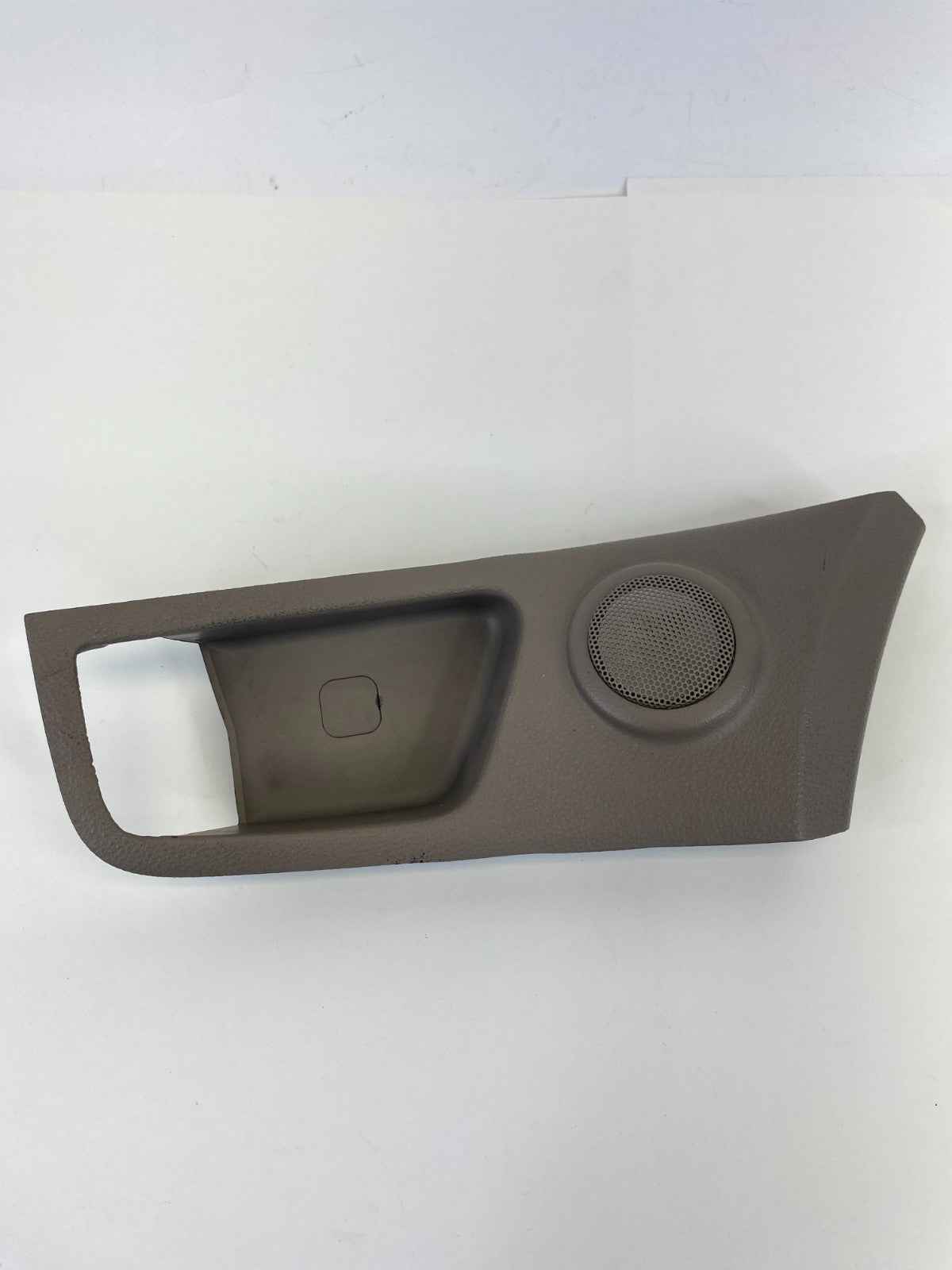 2005-2010 Kia Sportage Front Left Inside Door Handle Trim Bezel 83611-1F010
