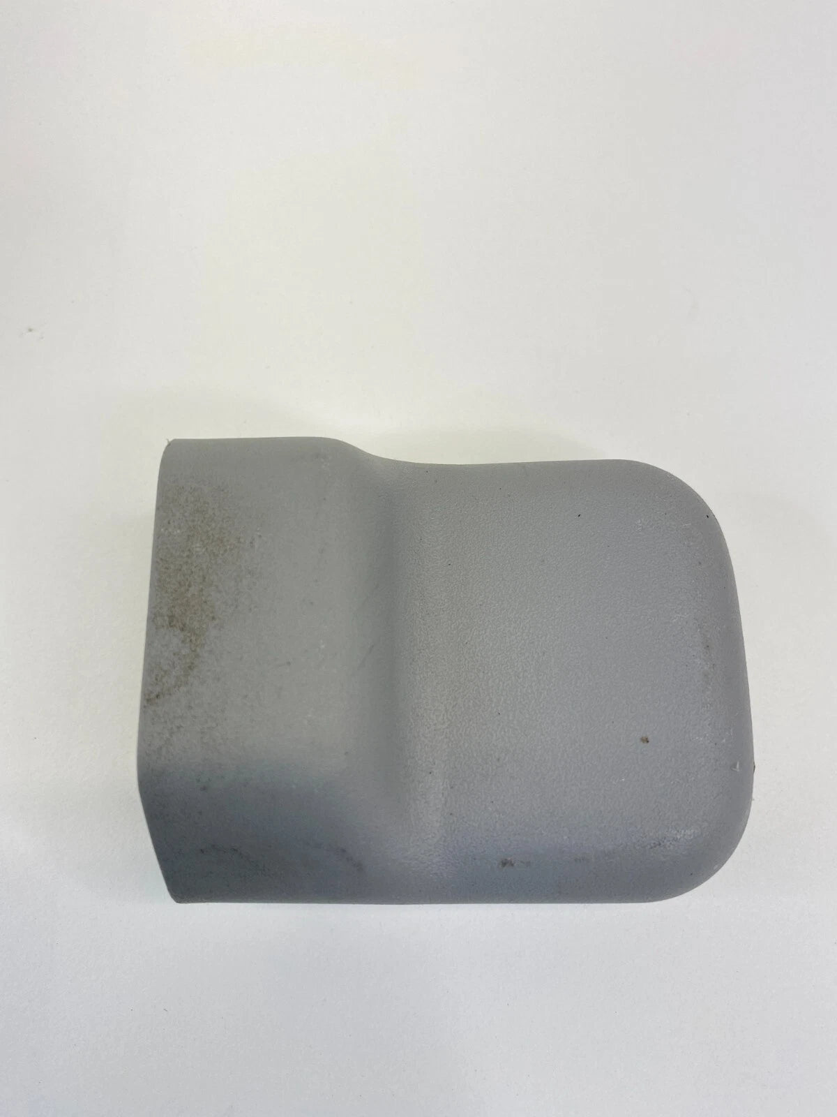 2006-2008 HYUNDAI SONATA SEDAN RIGHT INNER SIDE FRONT LEFT SEAT TRACK COVER TRIM