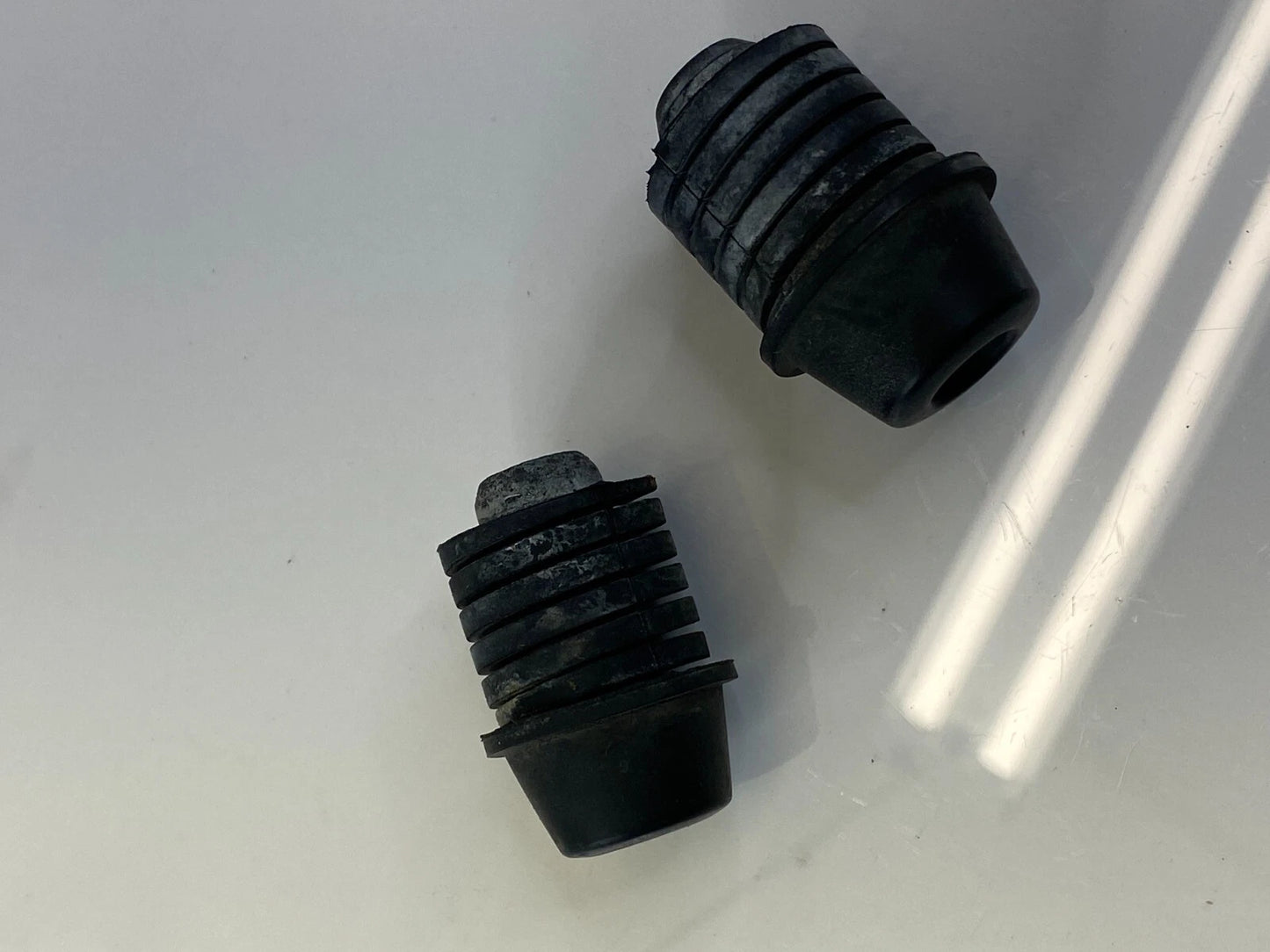 2008-2010 SATURN VUE FRONT HOOD RUBBER STOPPER ADJUSTER CUSHION PAIR SET OEM