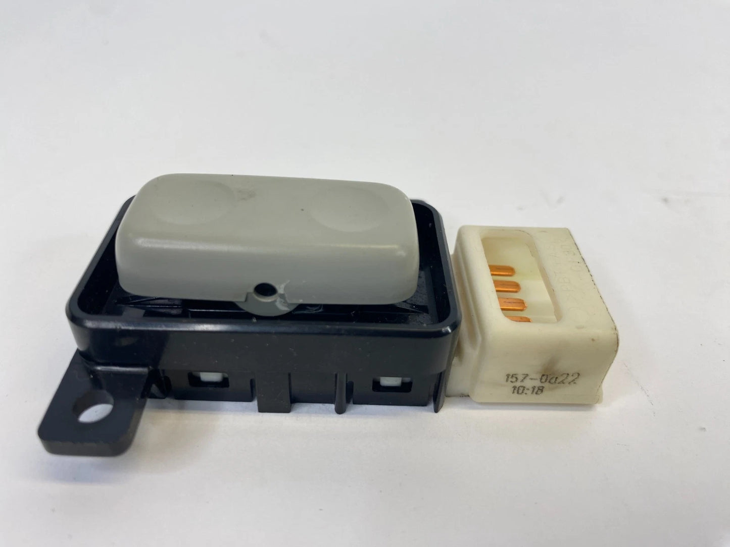 2009-2016 TOYOTA VENZA FRONT RIGHT PASSENGER SEAT LUMBAR SEAT SWITCH 18B052 OEM