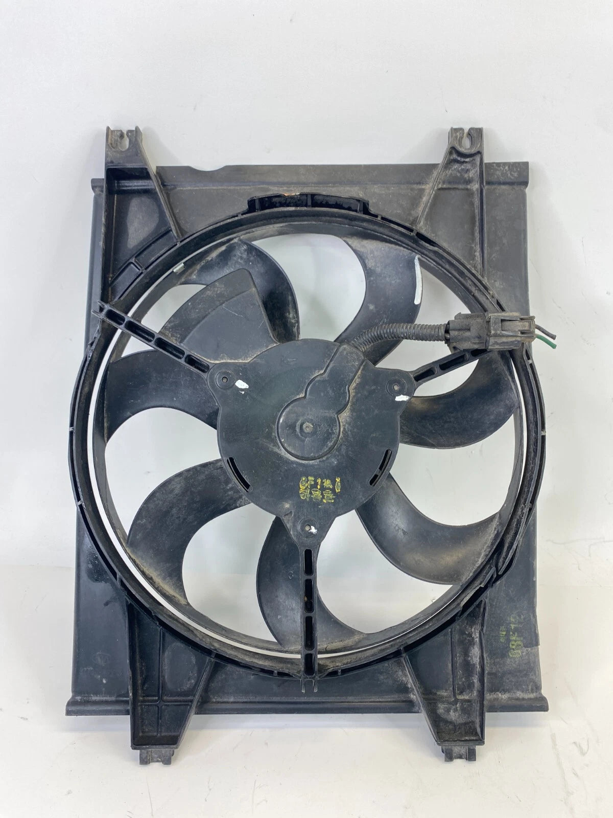 2004 04 KIA CERATO ENGINE RADIATOR COOLING FAN MOTOR ASSEMBLY 97730-2FXXX OEM