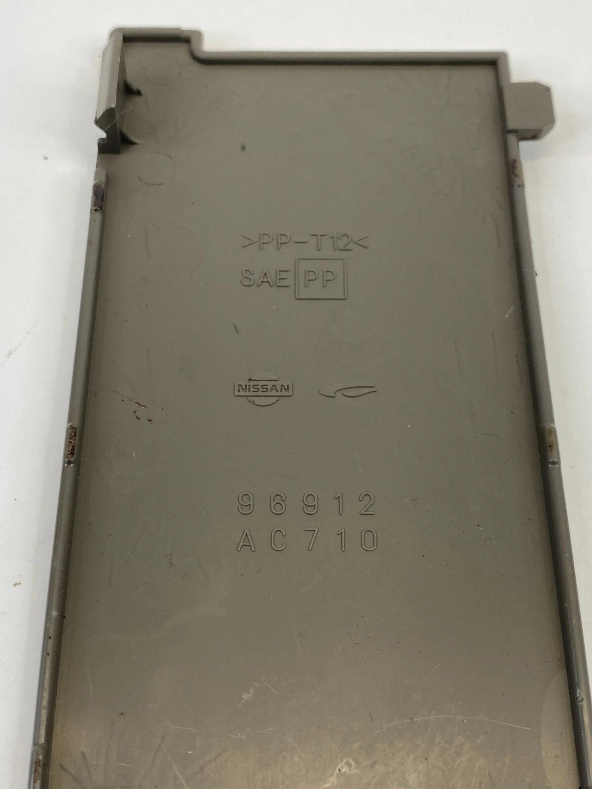 05-07 INFINITI G35 CENTER CONSOLE ARMREST ARM REST BOLT CAP COVER 96912-AC710