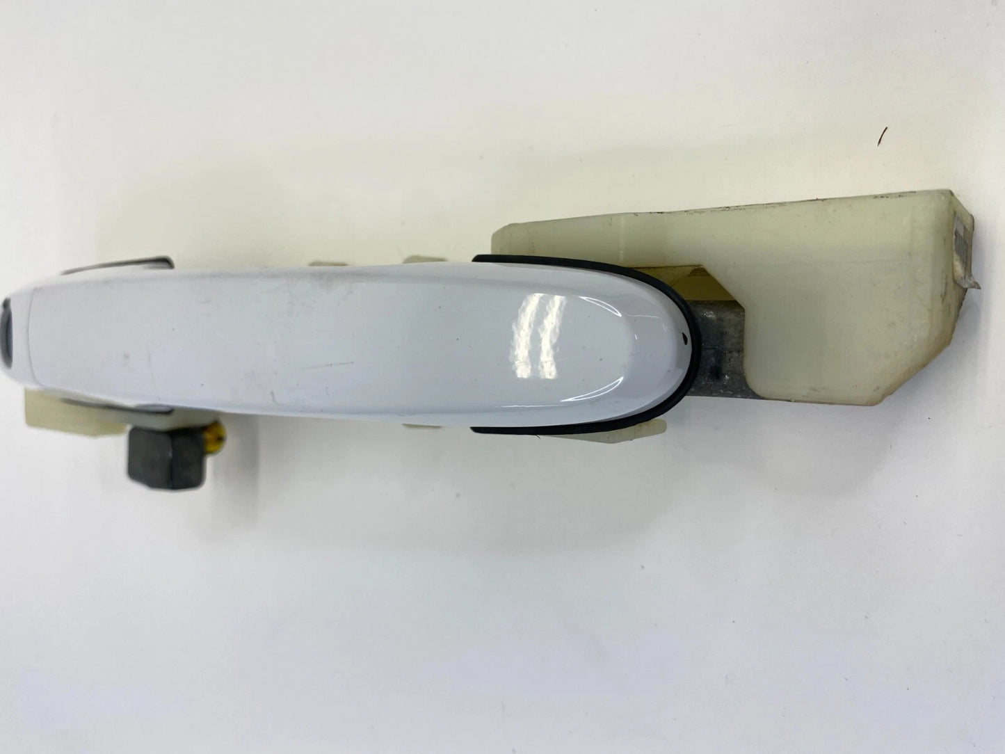 2005-2009 HYUNDAI TUCSON FRONT RIGHT PASSENGER SIDE EXTERIOR DOOR HANDLE OEM