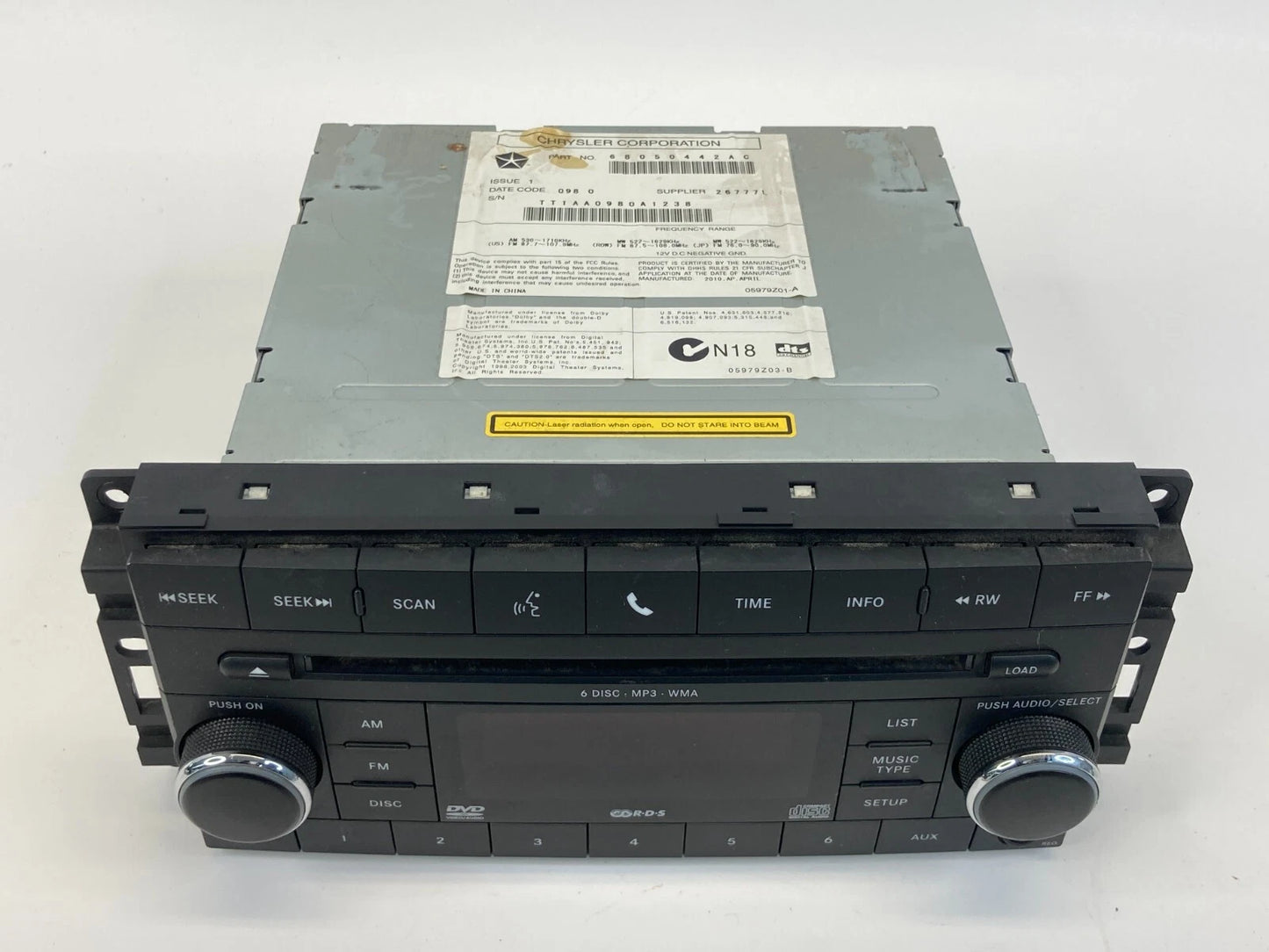 2009 2010 Volkswagen Routan Radio Receiver AM/FM CD Assembly 68050442AC OEM
