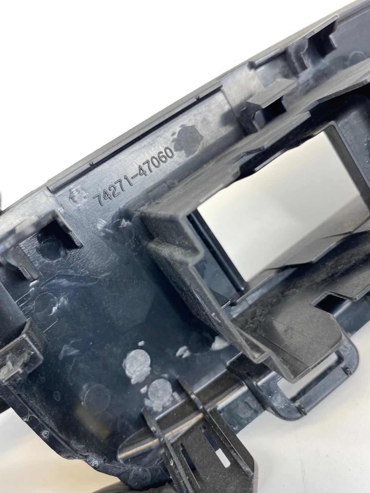 2010-2015 TOYOTA PRIUS REAR RIGHT SIDE DOOR POWER WINDOW SWITCH BEZEL 7427147060