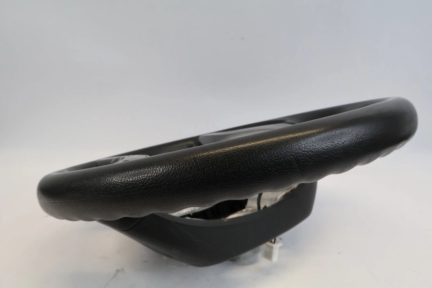 2014-2016 HYUNDAI ELANTRA DRIVER STEERING WHEEL W/ CRUISE CONTROL SWITCHES OEM