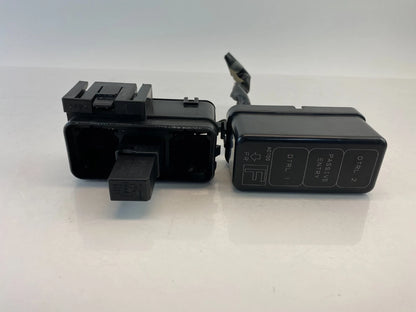 2006 INFINITI G35 3.5L V6 A/T FUSE RELAY BOX PASSIVE ENTRY W/ COVER OEM
