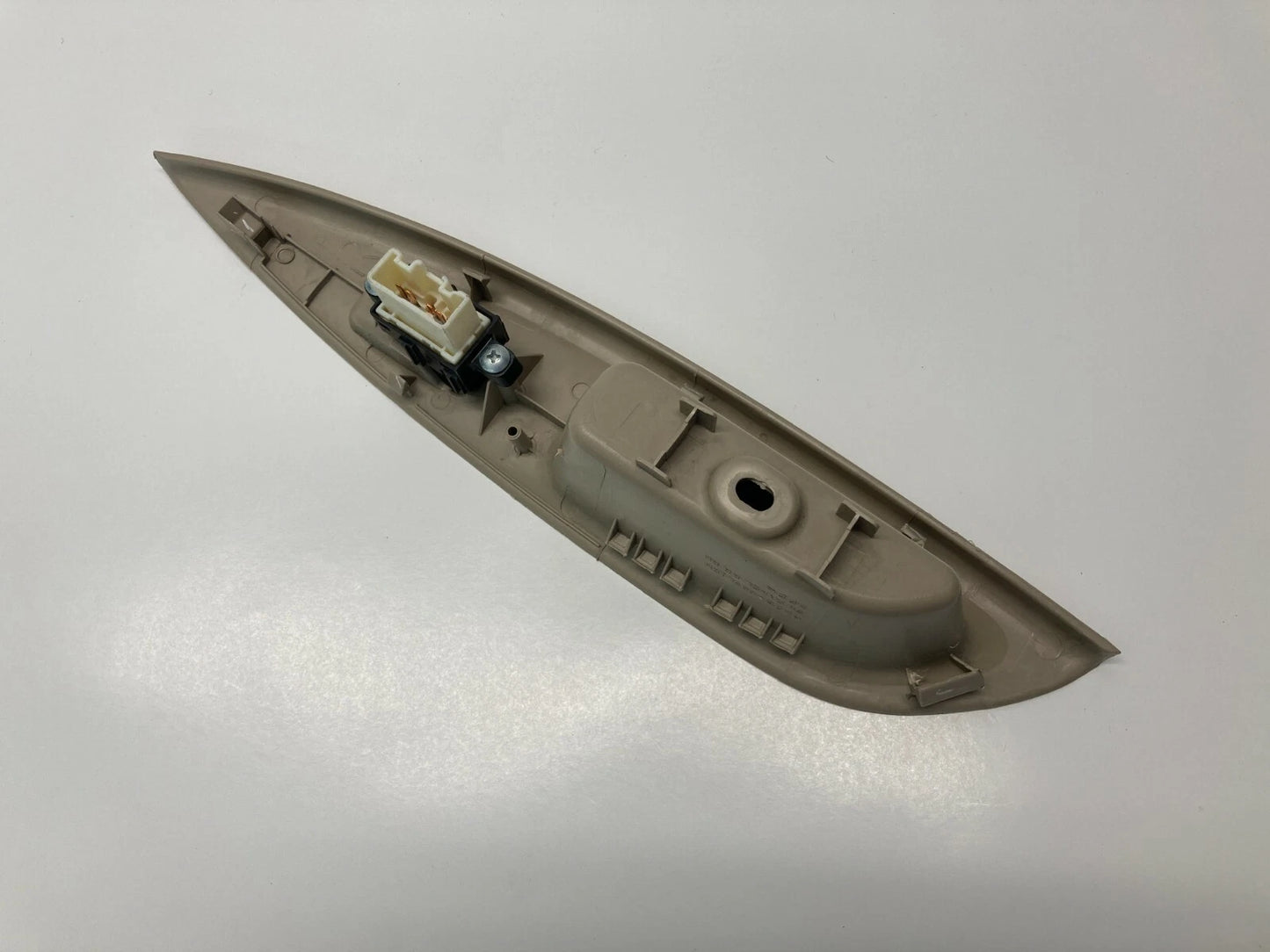 2003 2004 2005 MAZDA 6 REAR RIGHT BACK SIDE WINDOW SWITCH BUTTON GK2E685L1RH OEM