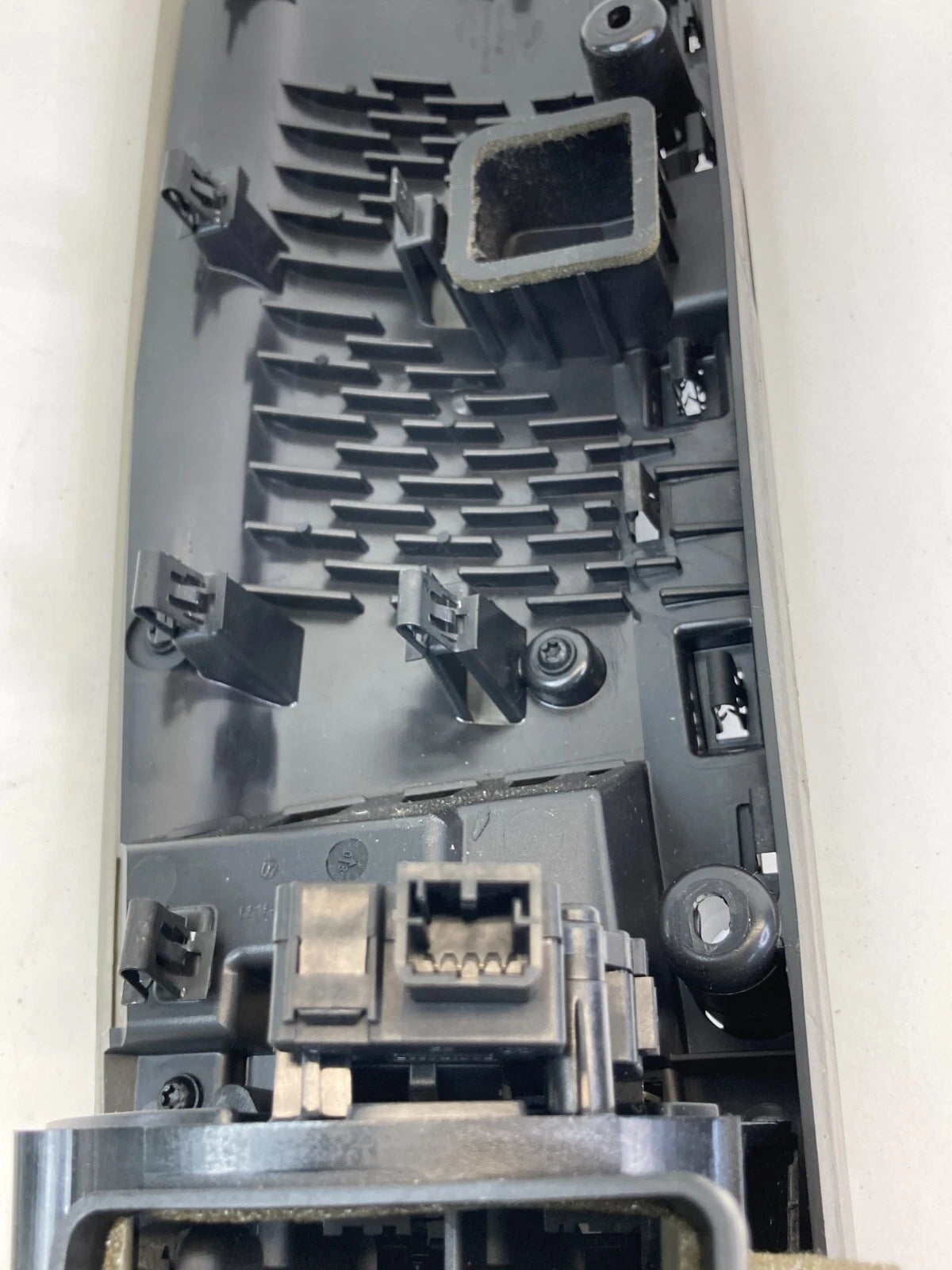 09-15 JAGUAR XF RIGHT PASSENGER DASH PANEL BEZEL AC AIR VENT 8X23043C26AH