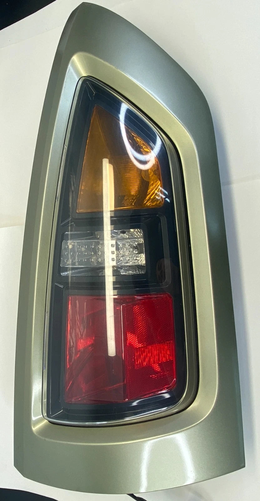 2010 2011 KIA SOUL RIGHT SIDE TAIL LIGHT LAMP BRAKE ASSEMBLY OEM 92402-2K0R