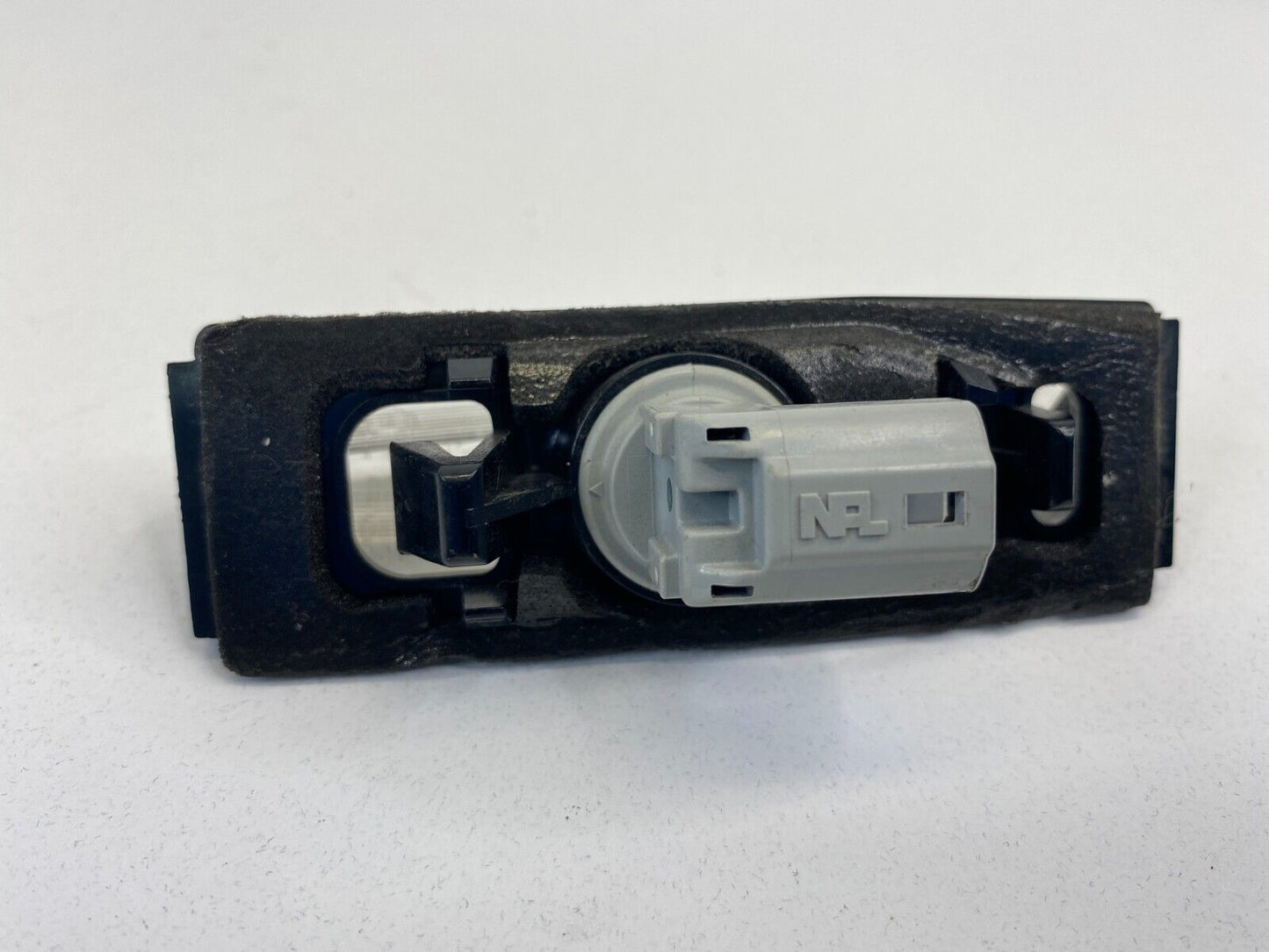 2004-2010 Toyota Sienna LE Van Rear Trunk License Plate Light Lamp Assy E130553