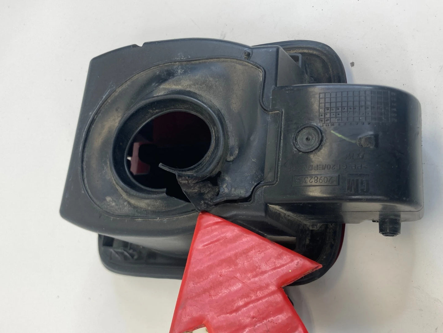 2010-2017 GMC TERRAIN FUEL FILLER GAS DOOR LID COVER WITH CAP 20982328 OEM