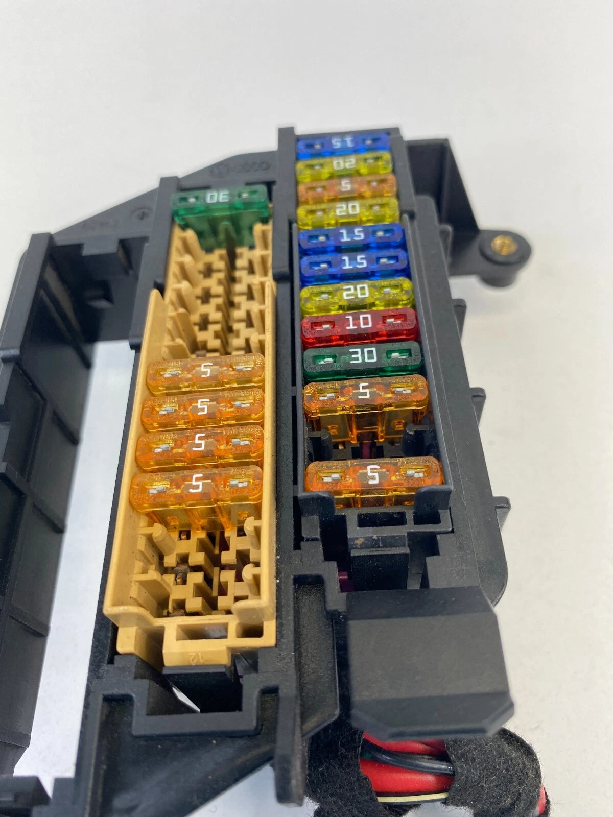 2005-2011 AUDI A6 QUATTRO FRONT RIGHT RELAY FUSE BOX W RETAINER 4F1971845A OEM