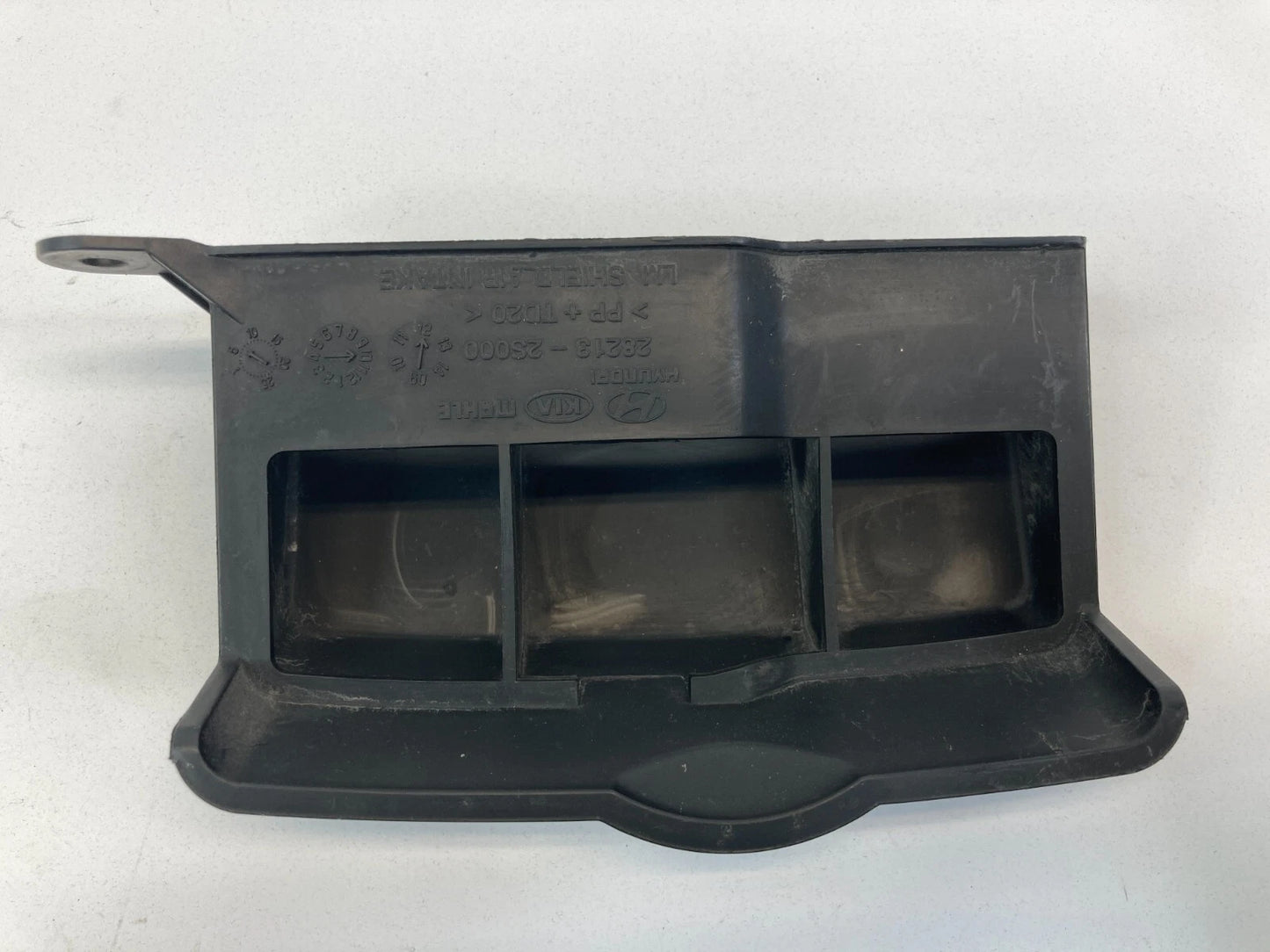 2010-2015 HYUNDAI TUCSON 2.4L AIR INTAKE PIPE DUCT SHIELD COVER OEM 28213-2S000