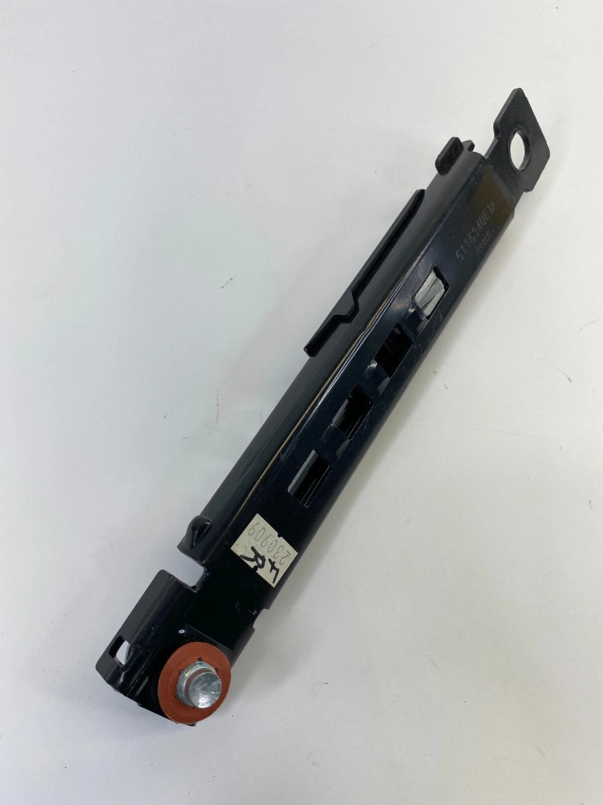 2007-2011 HYUNDAI ACCENT 3-DR FRONT RIGHT SEAT BELT HEIGHT ADJUSTER 5116340E1A